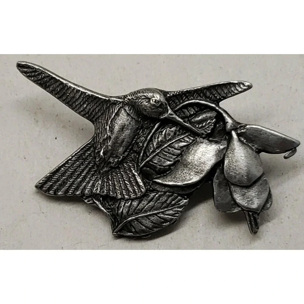 Vintage 1996 Birds & Blooms premiere edition hummingbird brooch pin